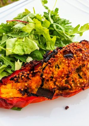 Kölessel, paradicsommal és cukkínivel töltött paprika recept fotója