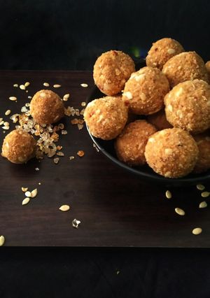 A picture of Multigrain Atta Ladoo.