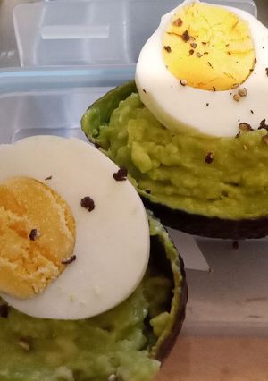 A picture of Avocado 🥑 & boiled egg 🥚delish.😋.