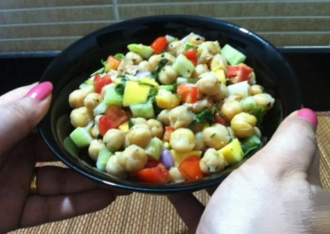 Mexican chickpea salad