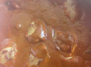 Una foto de Pollo en salsa de tamarindo con adobo a la Mario, s
