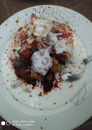 A picture of Dahi bhalla.
