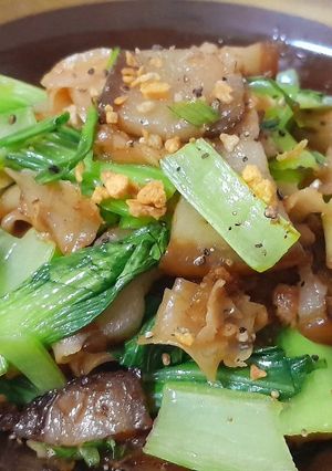 Hình của món Bánh đa xào thịt.