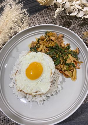 Foto resep Chicken Thai Basil with Sunnyside Egg🍳