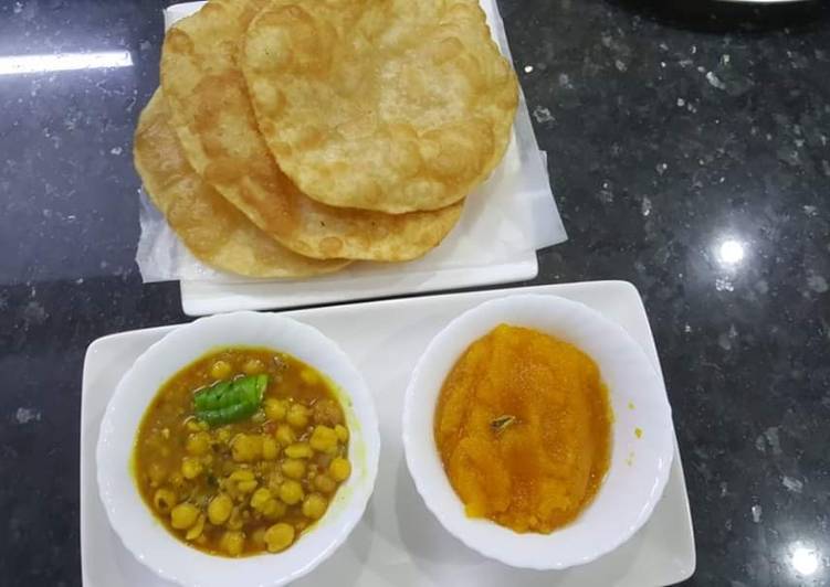 Recipe of Ultimate Halwa Puri with Cholay ki Tarkari for Two