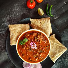 A picture of Kala Chana Curry.