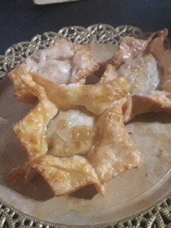Una foto de Pastelitos tradicionales patrios, con tapas de empanadas!