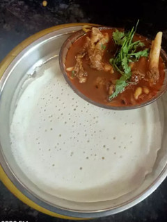 ஆட்டுகால் ஆப்பக் குழம்பு (Aattukaal aappa kulambu recipe in tamil) செய்முறை முக்கிய புகைப்படம்