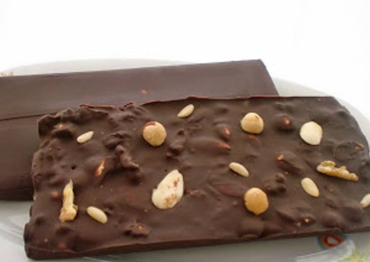 Turrón de chocolate y frutos secos