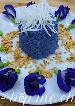 Hình của món Xôi hoa đậu biếc cốt dừa.