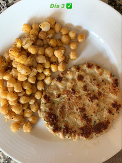 Una foto de Garbanzos con hamburguesa