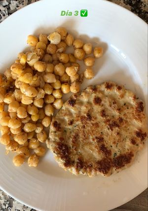 Una foto de Garbanzos con hamburguesa