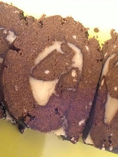 Una foto de Rolada de choco-café y crema