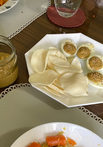 Una foto de Huevos rellenos de mejillones y atún