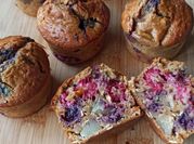 Une photo de muffins crème liquide