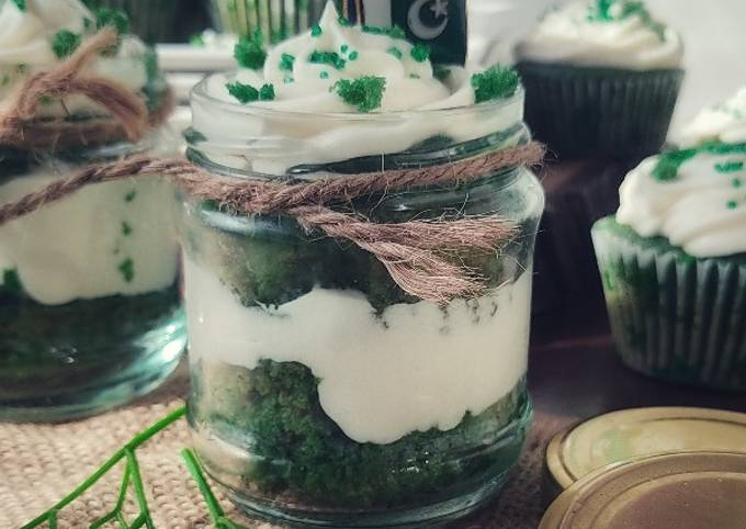 Easiest Way to Make Quick 💚GREEN VELVET CUPCAKES/JARS💚