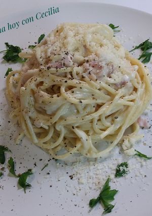 A picture of Spaghetti with Carbonara-Style Sauce.