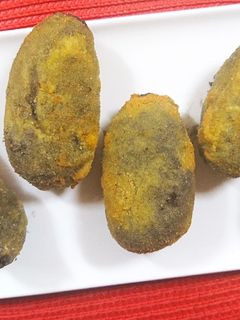 Una foto de Croquetas de chipirones en su tinta