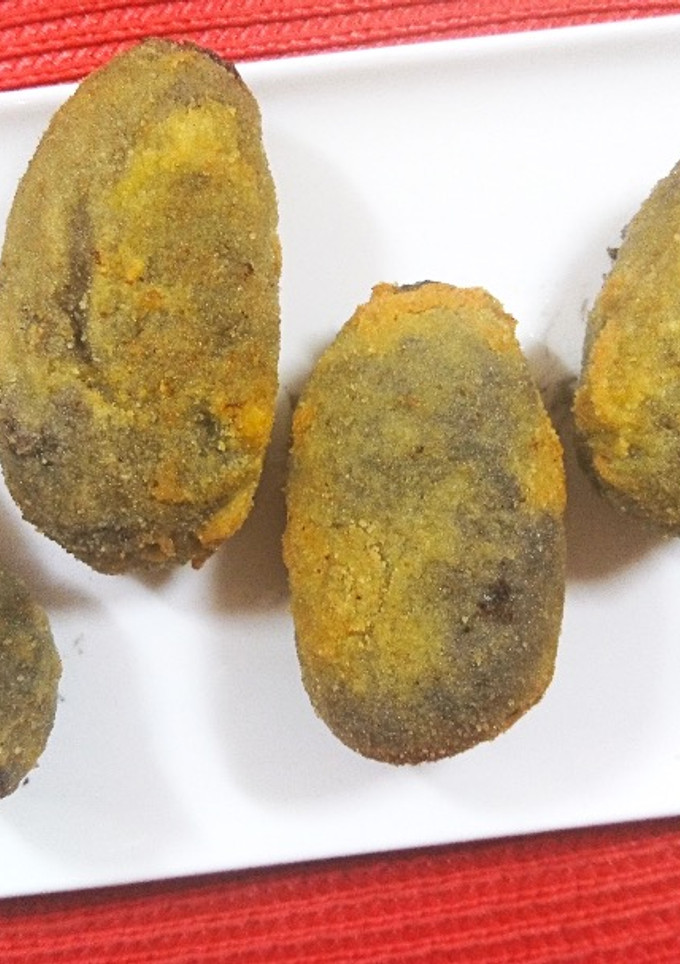 Una foto de Croquetas de chipirones en su tinta