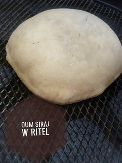 صورة لوصفة الخبز المنفوخ بالسميد والفرينه خفيف ريشه وفارغ من الداخل للسندويتشات 🌭🌮🌯🥙