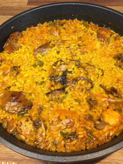 Una foto de Arroz con conejo