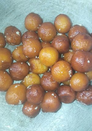 A picture of Gulab jamun.