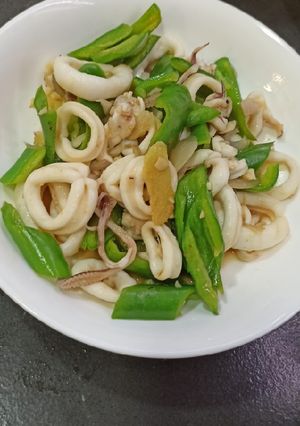 Foto resep Cumi-cumi tumis cabe hijau (masakan hongkong)