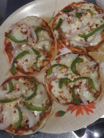 Easy Way Make Recipe Mini chicken tikka pizza that is Delicious, Delicious}