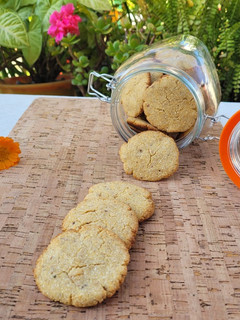 Una foto de Galletitas garbanzo, coco y avellanas