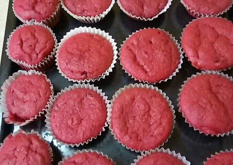 Recipe of Any-night-of-the-week Red velvet Choc Chip Cupcake