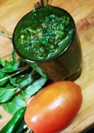 A picture of Mint chutney/ green chutney.