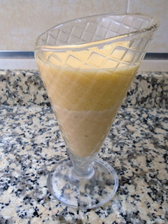 Una foto de Copa de crema de mango y turrón