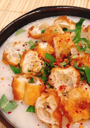 Hình của món Cháo nấm đông cô rau răm (Cháo trai chay).