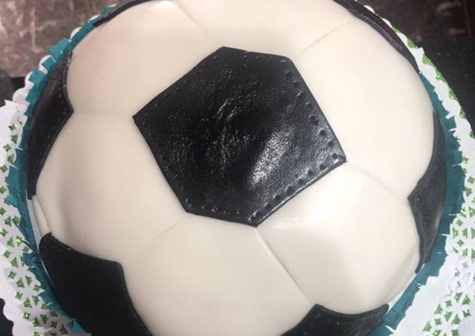 Torta Pelota de Fútbol Receta de anapaulabarbieri1983- Cookpad