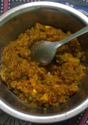 A picture of Vegetable daliya.