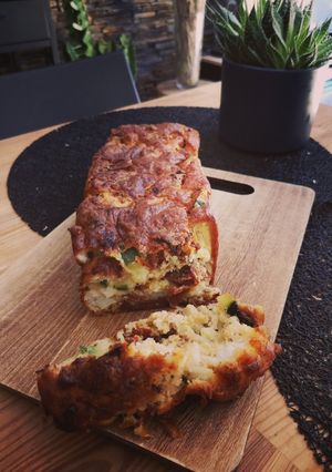 Une photo de Cake courgette, tomates séchées et chèvre