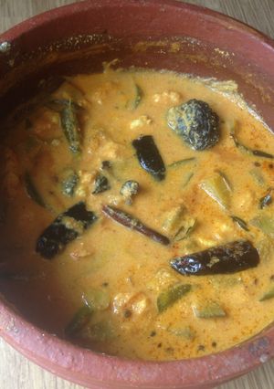 A picture of Chemeen Manga Curry.