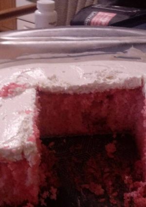 A picture of Strawberry Limeade Cake.
