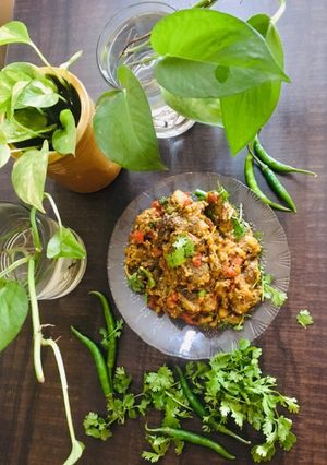 ગ્રીન ઓળો (Green Oro Recipe In Gujarati) રેસીપી મુખ્ય ફોટો