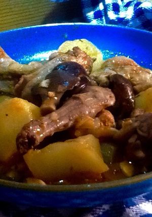 Foto principal de Patatas con conejo y setas