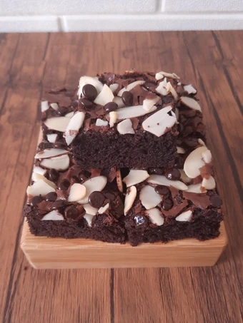 Cara Mudah Membuat Resep Fudgy Brownies Choco Almond (Tips Agar Shiny Crush Keluar) yang Menggugah Selera Anti Ribet, Uenak Banget