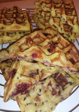 O poză a rețetei Wafe cu ciocolată și Wafe cu zmeură.