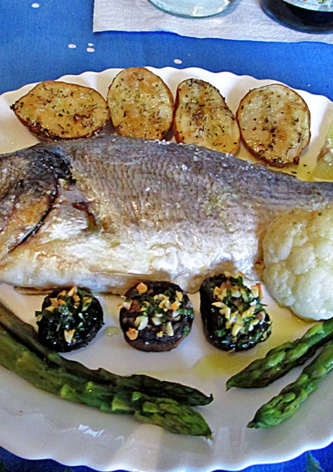 Una foto de Dorada en su jugo al horno