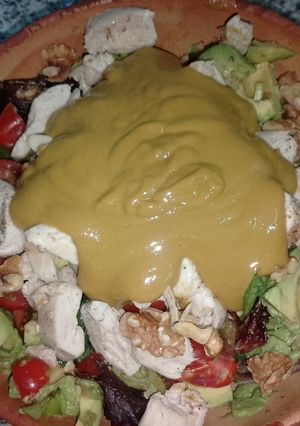 Una foto de Ensalada Templada de Pollo al Vapor "Mambo"