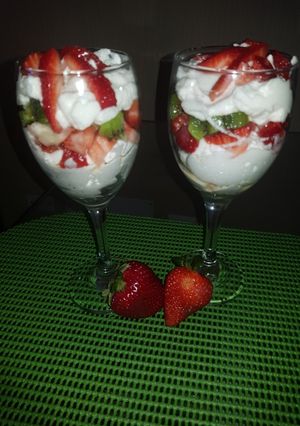 Una foto de Frutas a la creams de ydk🍓🥝 🇩🇴