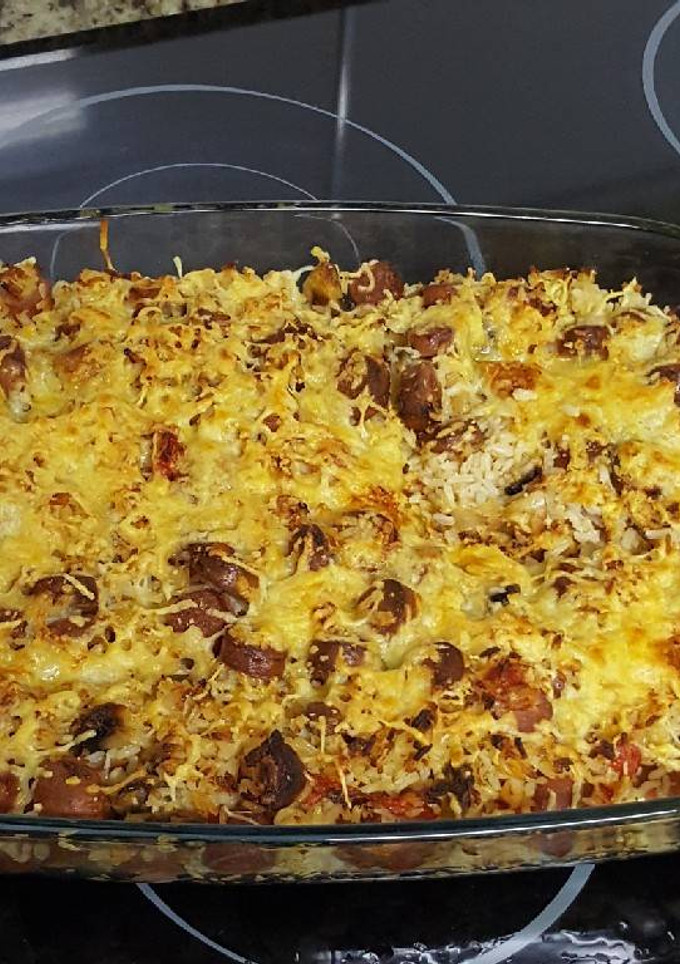 Una foto de Arroz con Frankfurt gratinado