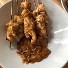 A picture of Chicken satay.