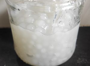 Una foto de Cocción de perlas de tapioca o mandioca