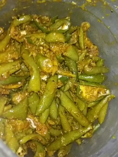 A picture of Dry mango pickles.