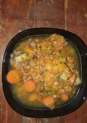 Una foto de Potaje de lentejas en olla de cocción lenta